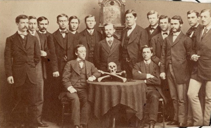Sociedades secretas y logias: archivo sobre masonería y culto a Lucifer