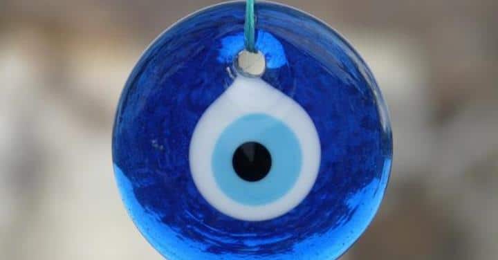 Mal de ojo y amuletos empleados para evitarlo