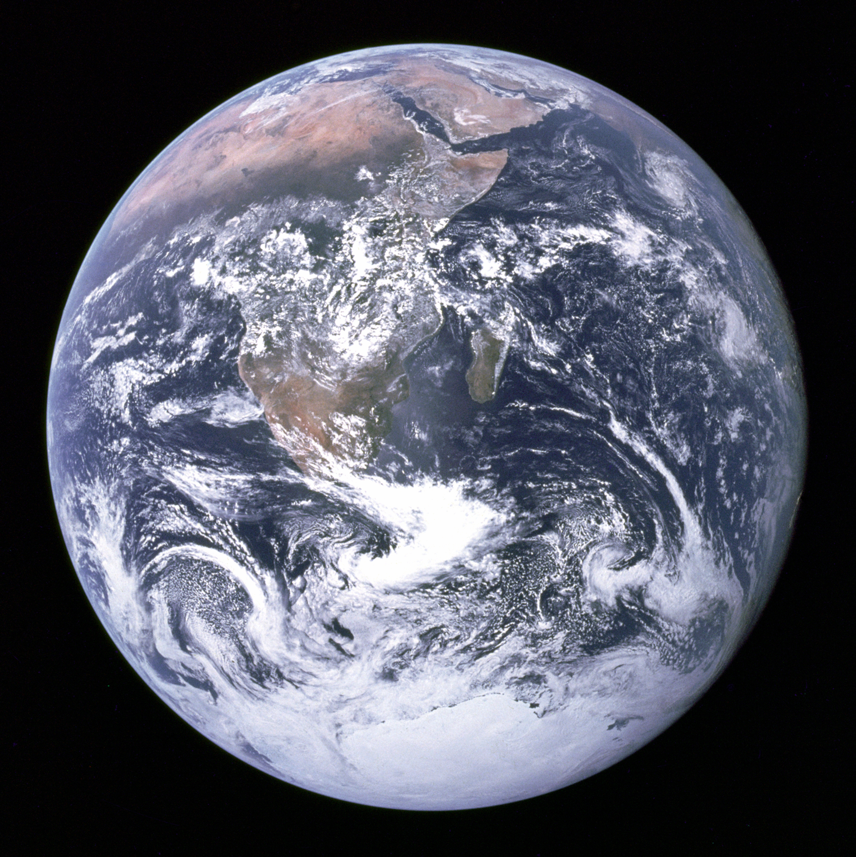 La Tierra vista desde el Apolo 17, archivo espacial que alimenta tanto ciencia como conspiración