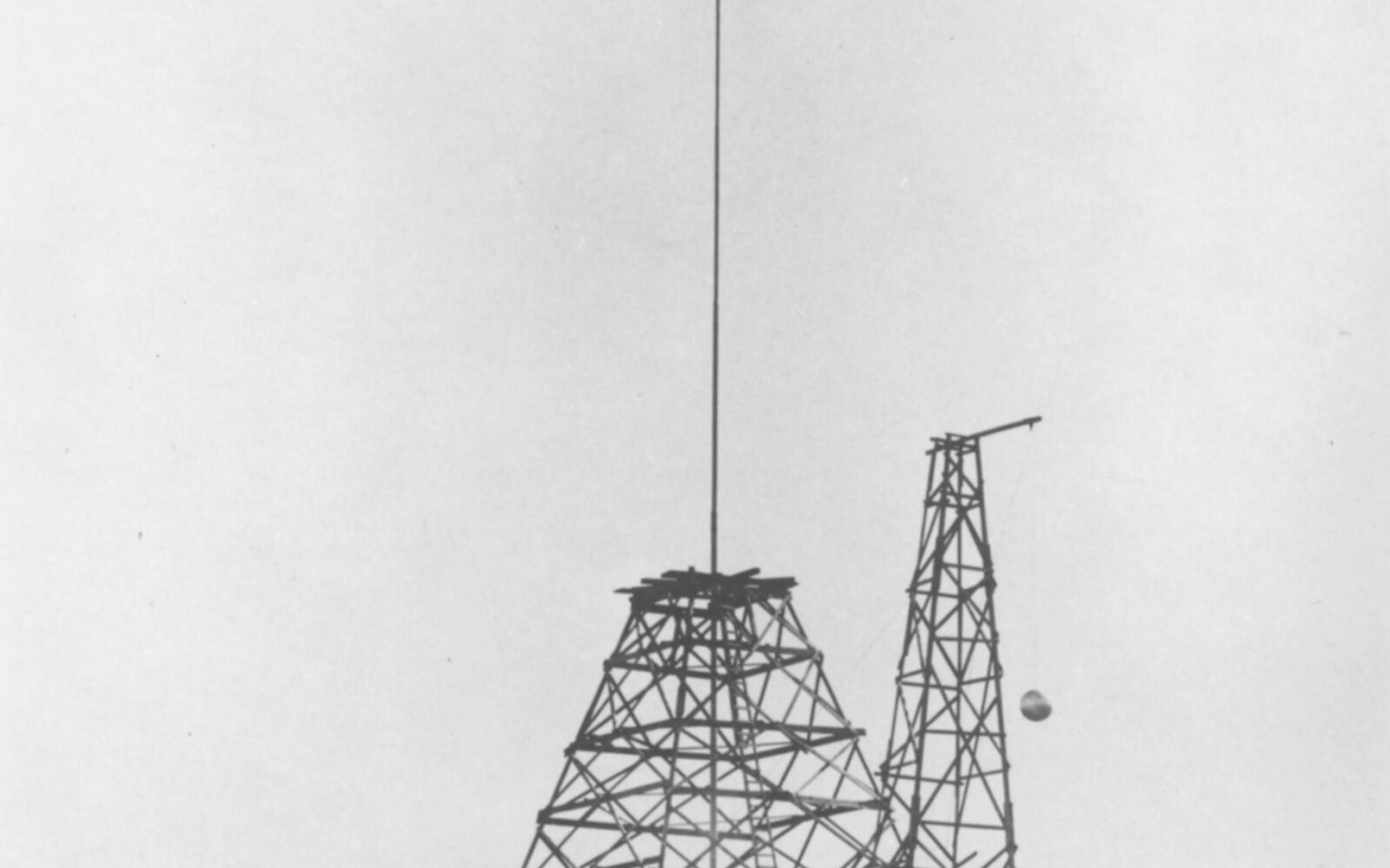 La conexión entre Nikola Tesla y Donald Trump: Rayo de la Muerte