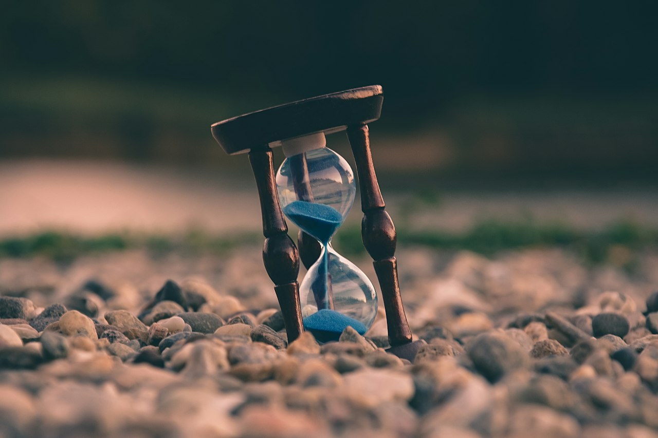 Reloj de arena — metáfora de viaje en el tiempo